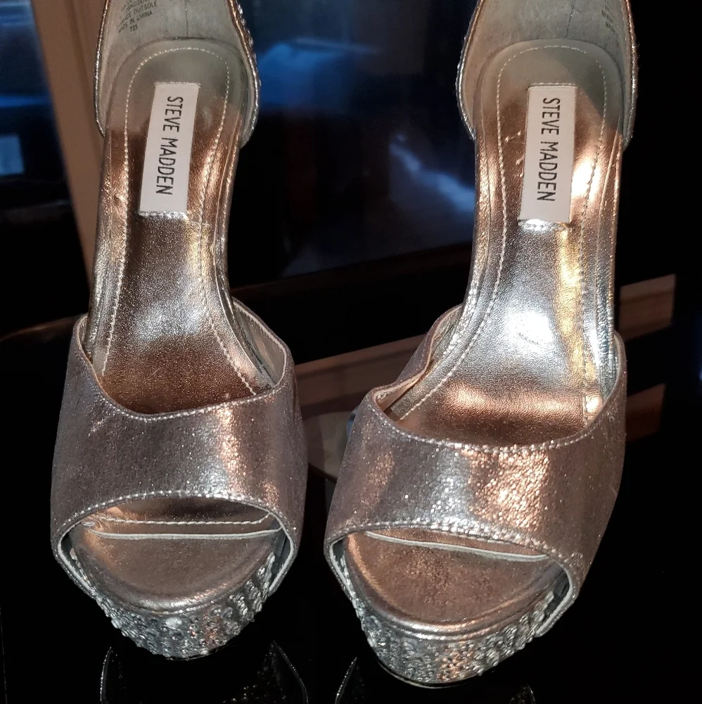 Beautiful Steve Madden Studded Heels